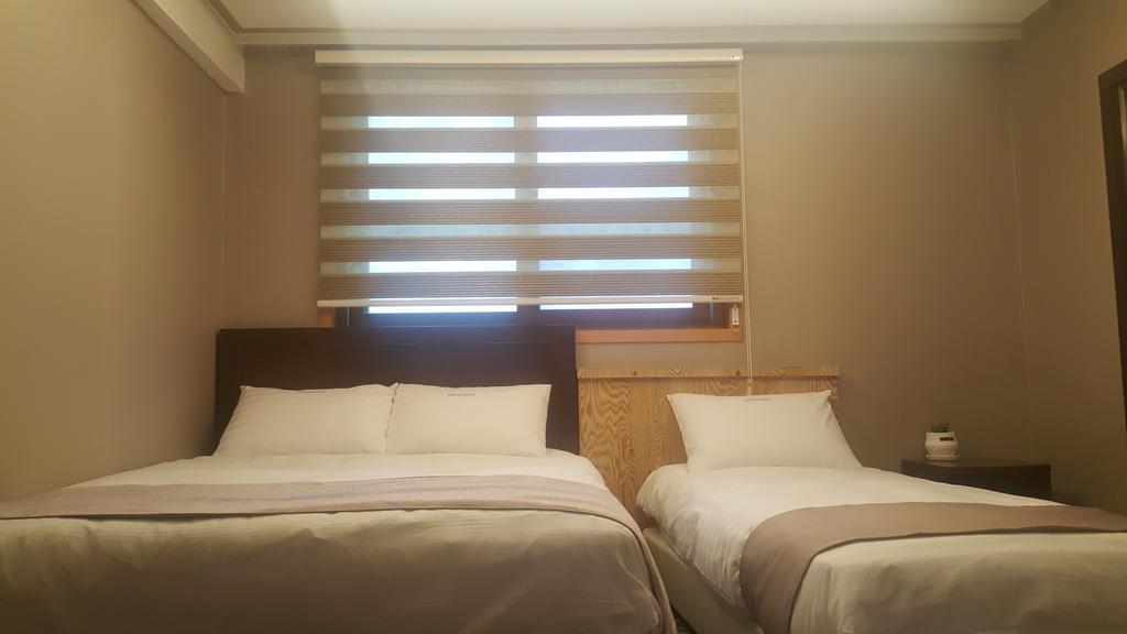 Myeongdong Time Hostel Сеул Екстер'єр фото
